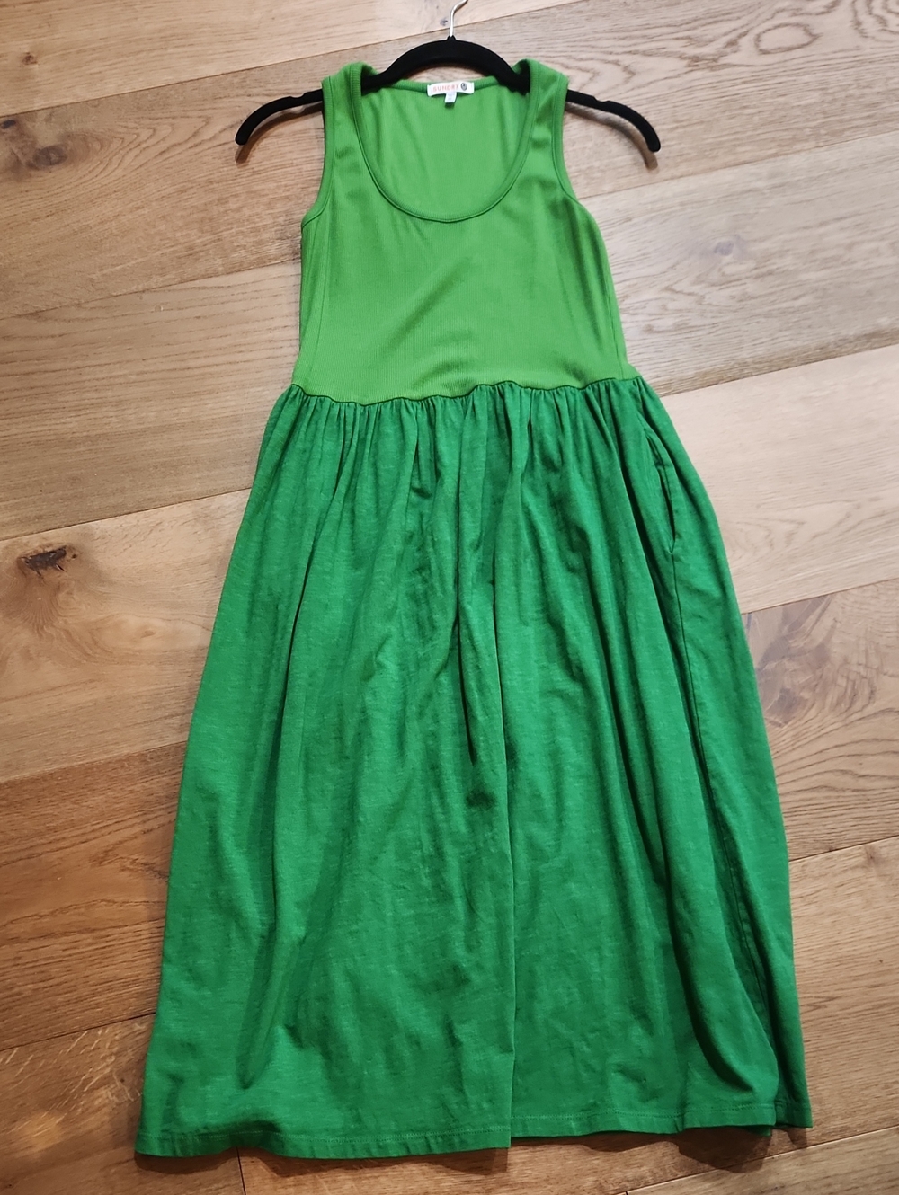 Sundry' Bright Green Sleeveless Midi Dress